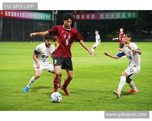 深圳足球队强势崛起荣登足球状态排行榜第二名引发关注